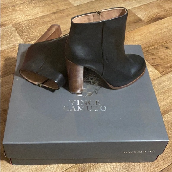 Vince Camuto - Picture 2 of 6